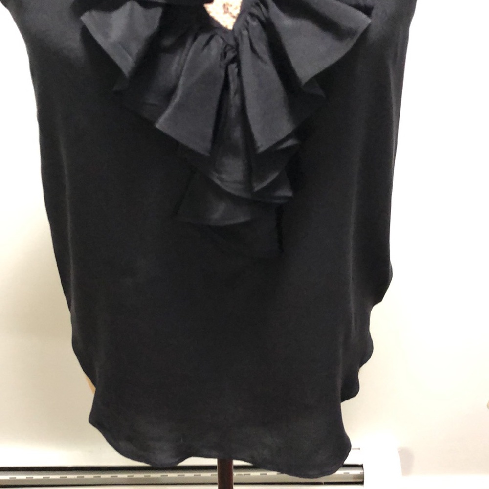 {Maeve} Ruffled Keyhole Silk Tank - Picture 4 of 10